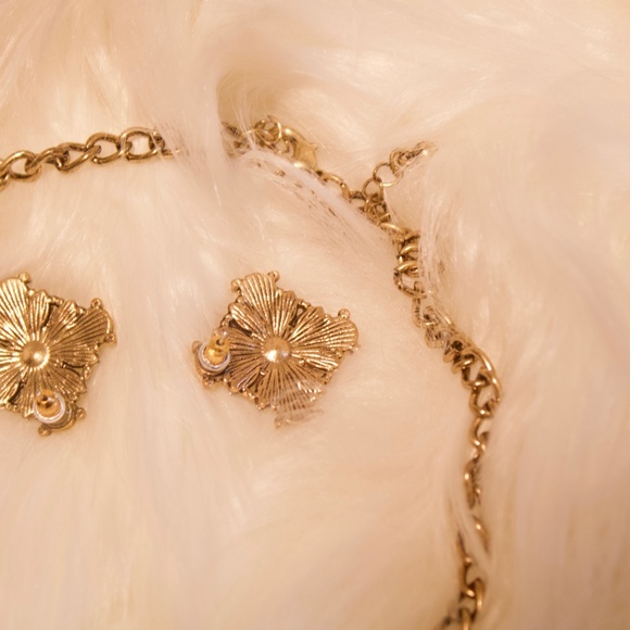 Flower Crystal Statement Necklace And Earrings - Picture 3 of 3